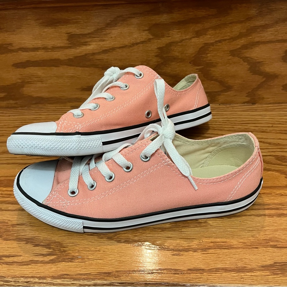 CONVERSE All Star Women’s Sneakers Size 6 Coral pink